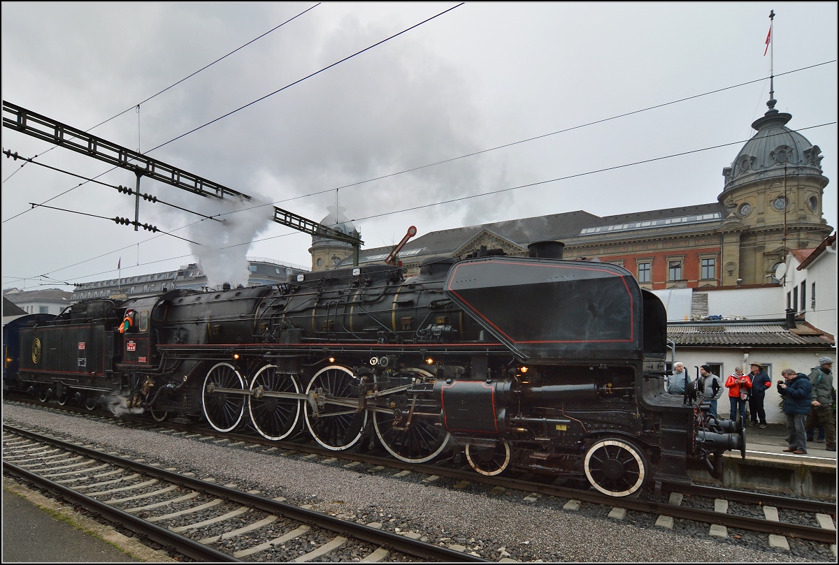 Besuch der Grande Dame 241-A-65 in Konstanz.

Ein bisschen Posieren steht auch einer alten Dame gut. Dezember 2015.