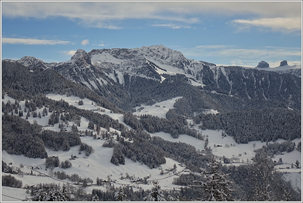 Blick von Lally auf den winterlichen Col de Jaman und den Rochers-de-Naye.
(21.01.2015)