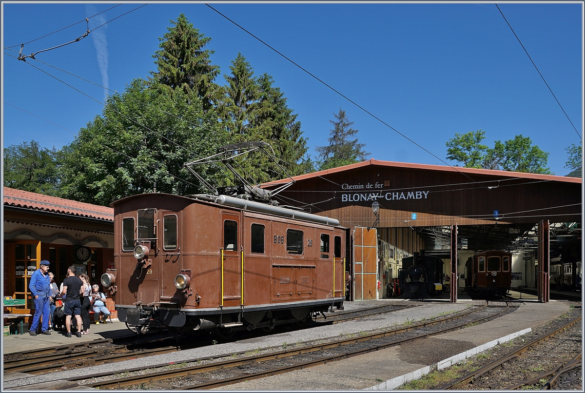 Blonay Chamby  Schweizer Dampf Festival 2019 , dies heisst aber auch: es gibt allerlei elektrische Triebfahrzeuge zu bewundern, wie z. B. die schöne BOB HGe 3/3 29, welche hier in Chaulin zu sehen ist.

8. Juni 2019