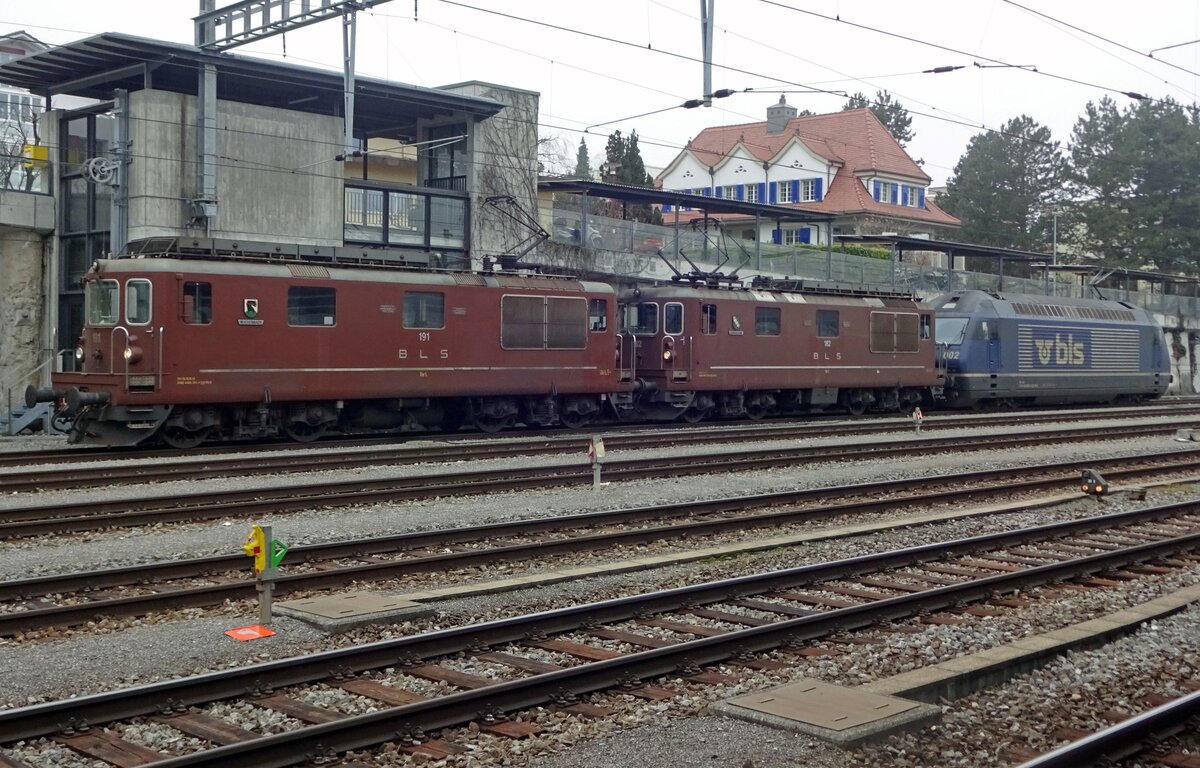 BLS 191 steht mit ein Lokzug am 2 Januar 2020 in Spiez.