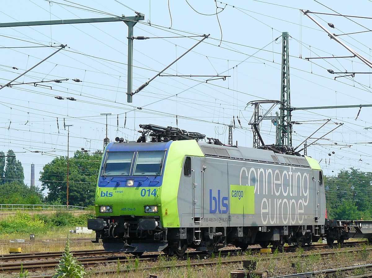 BLS Lok 485 014-5 Oberhausen West, Deutschland 03-07-2015.

BLS locomotief 485 014-5 Oberhausen West, Duitsland 03-07-2015.