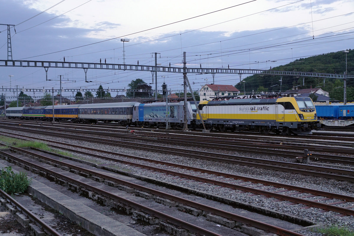 BLS/SWISS RAIL TRAFFIC: Der Messzug mit 487 001 und 187 005-4 wartet am 18. Juli 2017 in Solothurn HB auf den nächsten Einsatz.
Foto: Walter Ruetsch