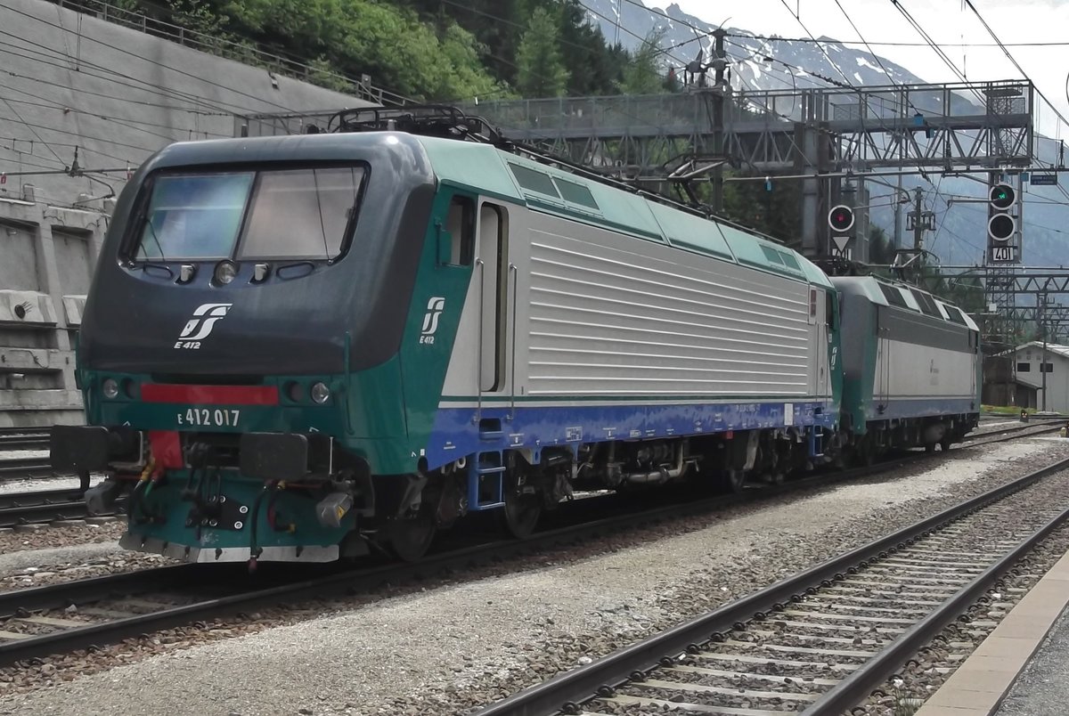 Bombardier Typ EU43: 412 017 steht am 4 Juni 2015 in Brennero.