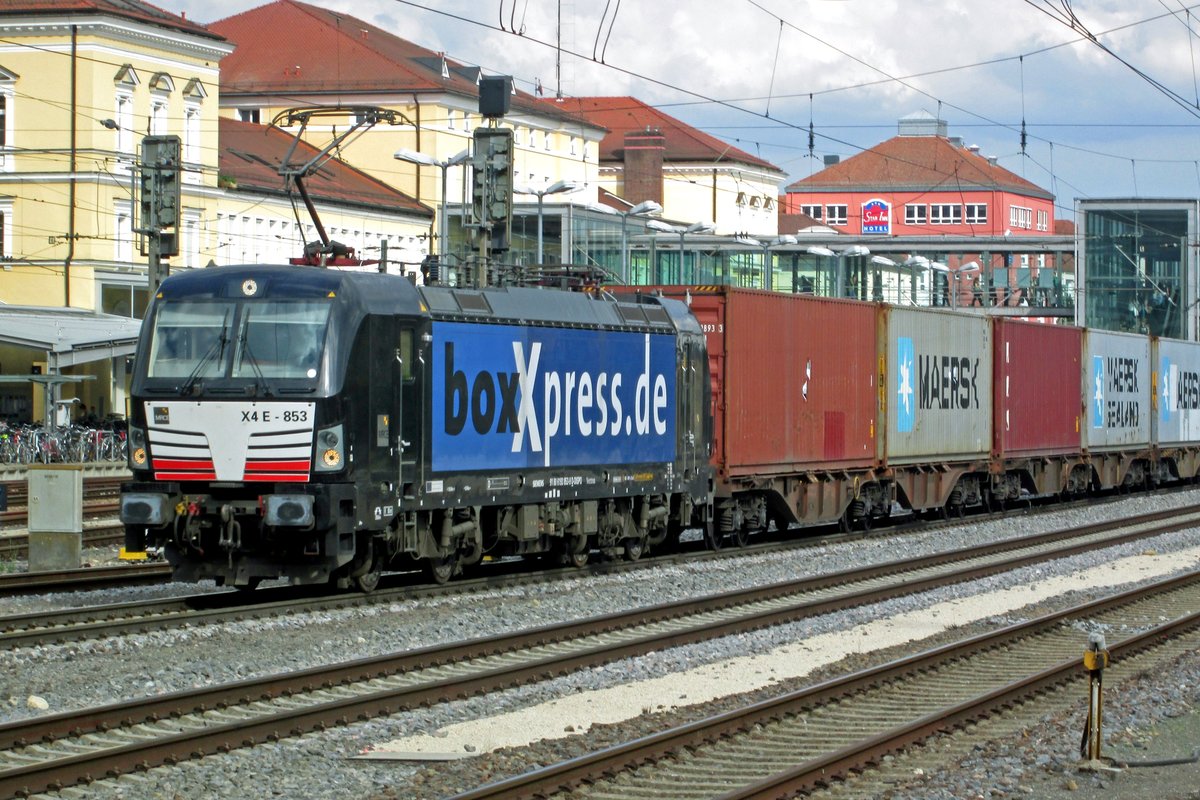 BoxXpresds 193 853 durchfahrt am 17 September 2015 mit ein KLV Regensburg Hbf. 