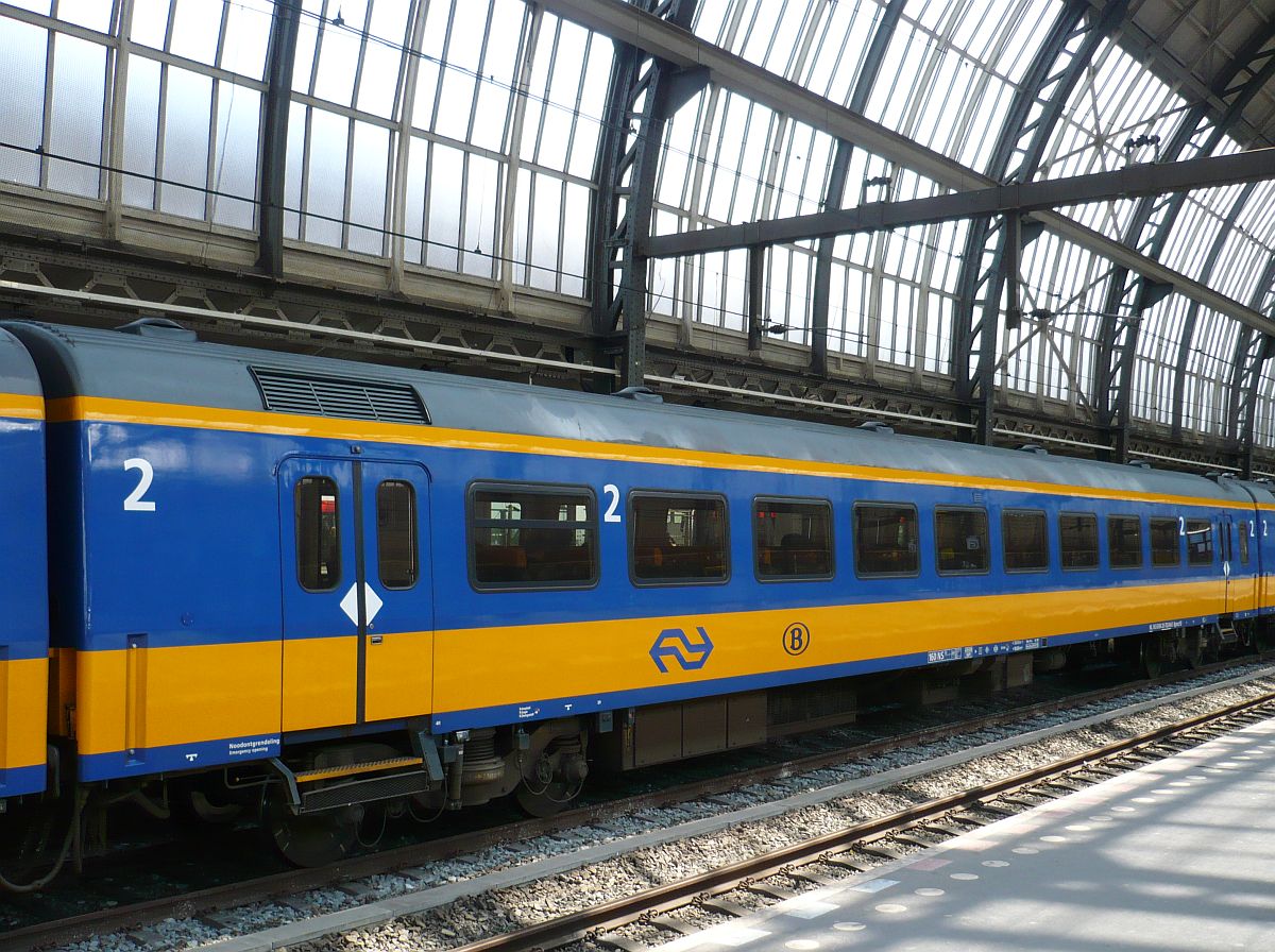 Bpmz10 Intercitywagen Bauart ICR mit Nummer 61 84 20-70 244-0 Gleis 15 Amsterdam Centraal Station 24-06-2015.

Bpmz10 ICR rijtuig met nummer 61 84 20-70 244-0 spoor 15 Amsterdam Centraal Station 24-06-2015.