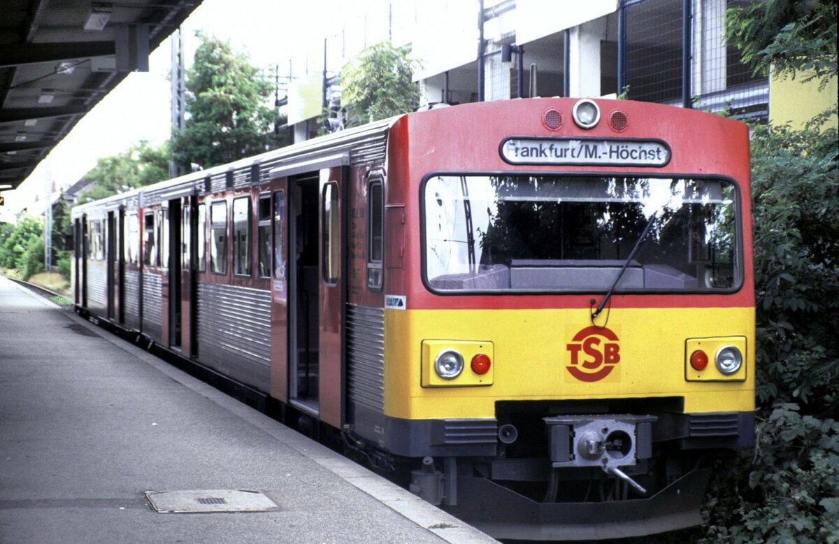 BR 609.0 Fahrzeug VT 2 E erbaut von LHB der Hessischen Landesbahn in Bad Sooden am 22.06.1999.
