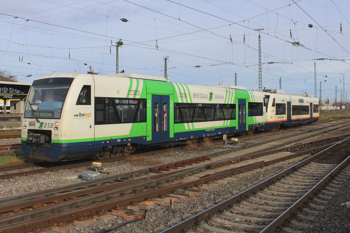 BSB 019/650 048 steht -noch immer mit Breisgauer S-Bahnfarben- am 15 Febtruar 2024 in Offenburg.