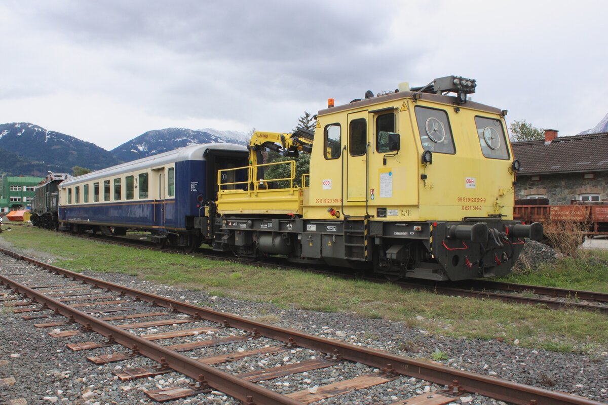 Buchstablich und bijnahe völlig ins Wasser gefallen ist der 10.Jubiläumsfest der Lienzer Eisenbahnfreunde am 14 September 2024. Wegen der sich rasch entwickelende Sturmschaden wurde das Bw-fest stark eingeschránkt und fiel ein Museumszug aus, der 2. des Tages traf mit ein Stunde Verspätung ein. Vons bw-gelande, das am 14 September 2024 offenbar zugangig war, könnte jedoch X 627 514 auf den Chip geretter werden.