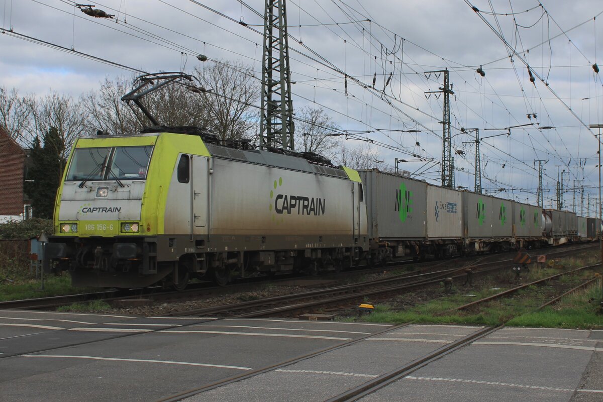 CapTrain 186 156 verlasst mit ein KLV Emmerich am etwas trüben 16 März 2024.