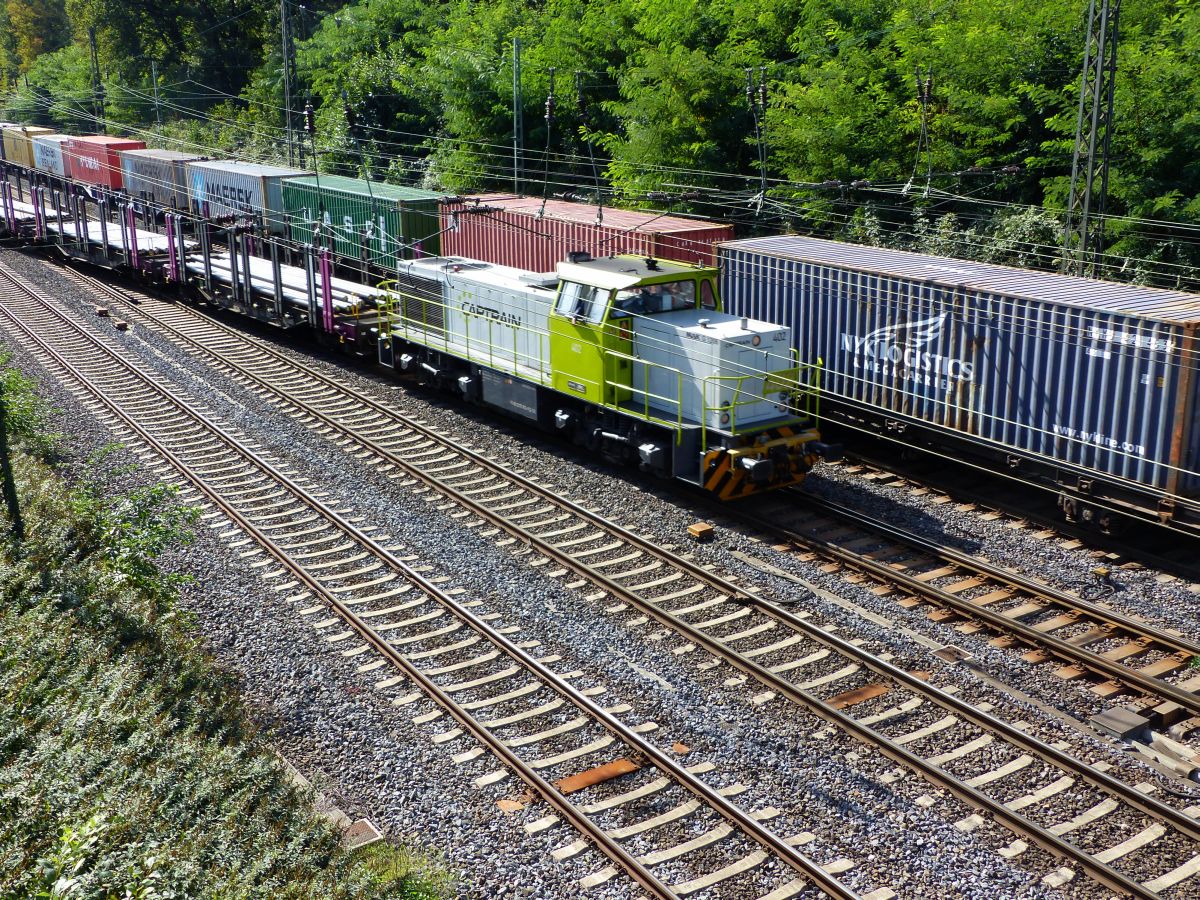 Captrain Diesellokomotive 402 Abzweig Lotharstrasse, Forsthausweg, Duisburg 19-09-2019.

Captrain diesellocomotief 402 Abzweig Lotharstrasse, Forsthausweg, Duisburg 19-09-2019.