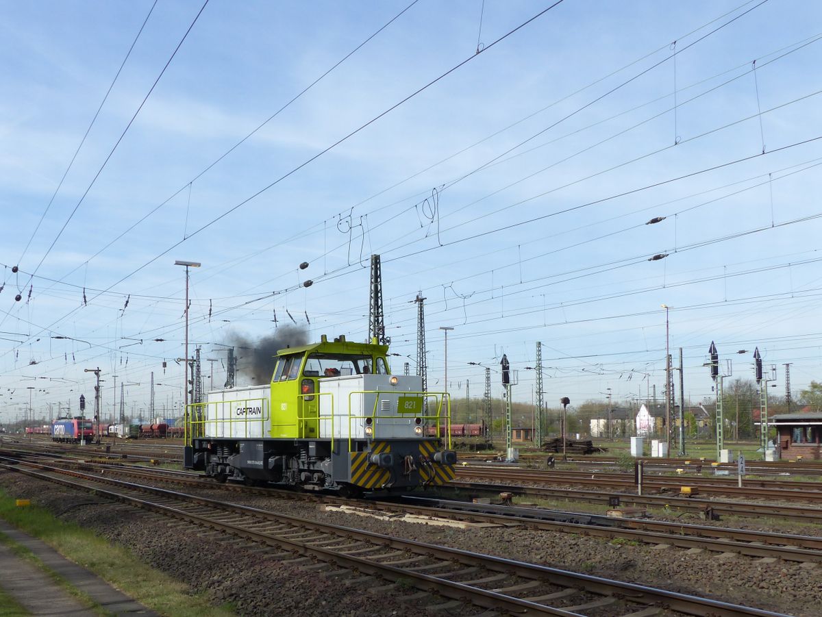 Captrain MaK G 1203 BB Diesellok 821 (273 004-8) Gterbahnhof Oberhausen West 31-03-2017.

Captrain MaK G 1203 BB dieselloc 821 (273 004-8) goederenstation Oberhausen West 31-03-2017.