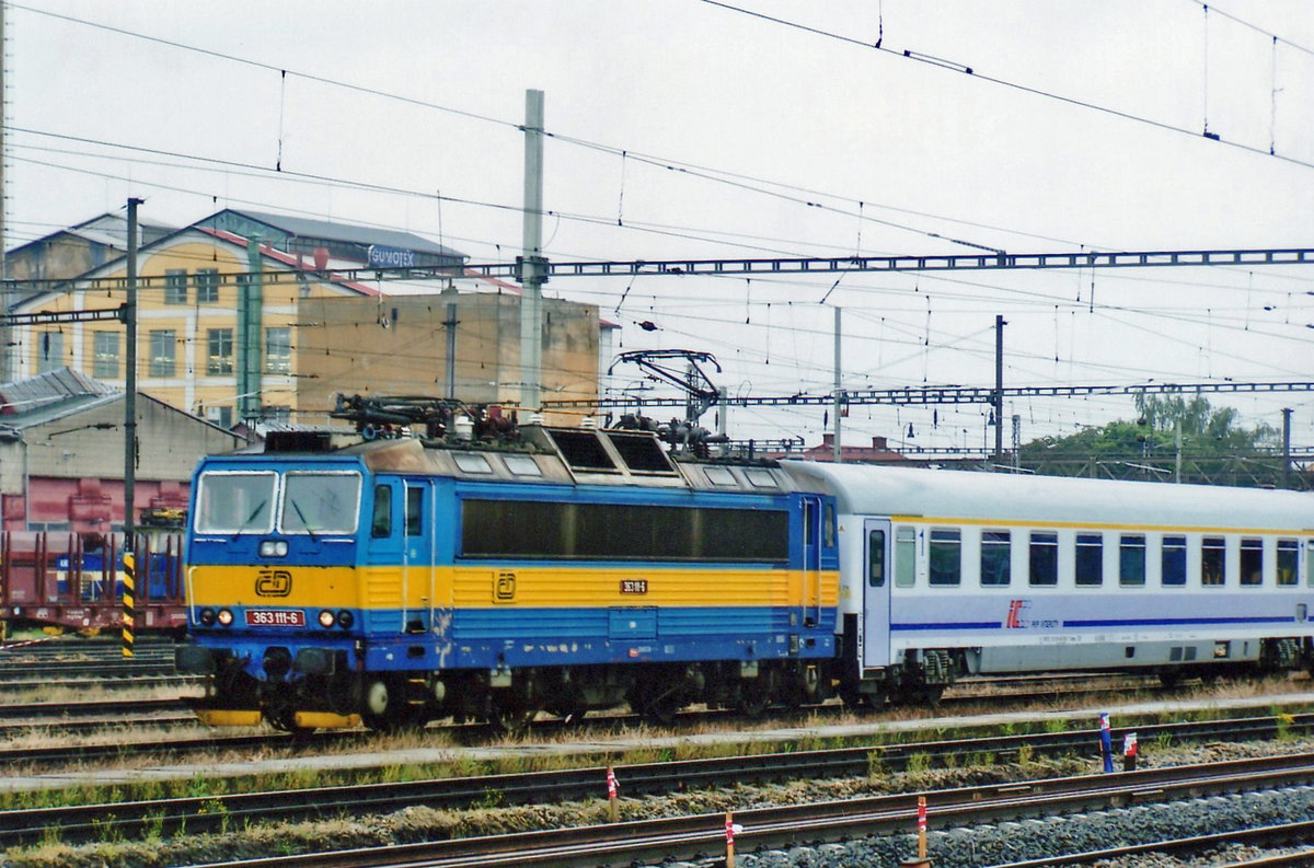CD 363 111 verlässt mit EC 104 'JAN KAZIMIERZ' Breclav gen Ostrava und Bohumin am 22 May 2008.