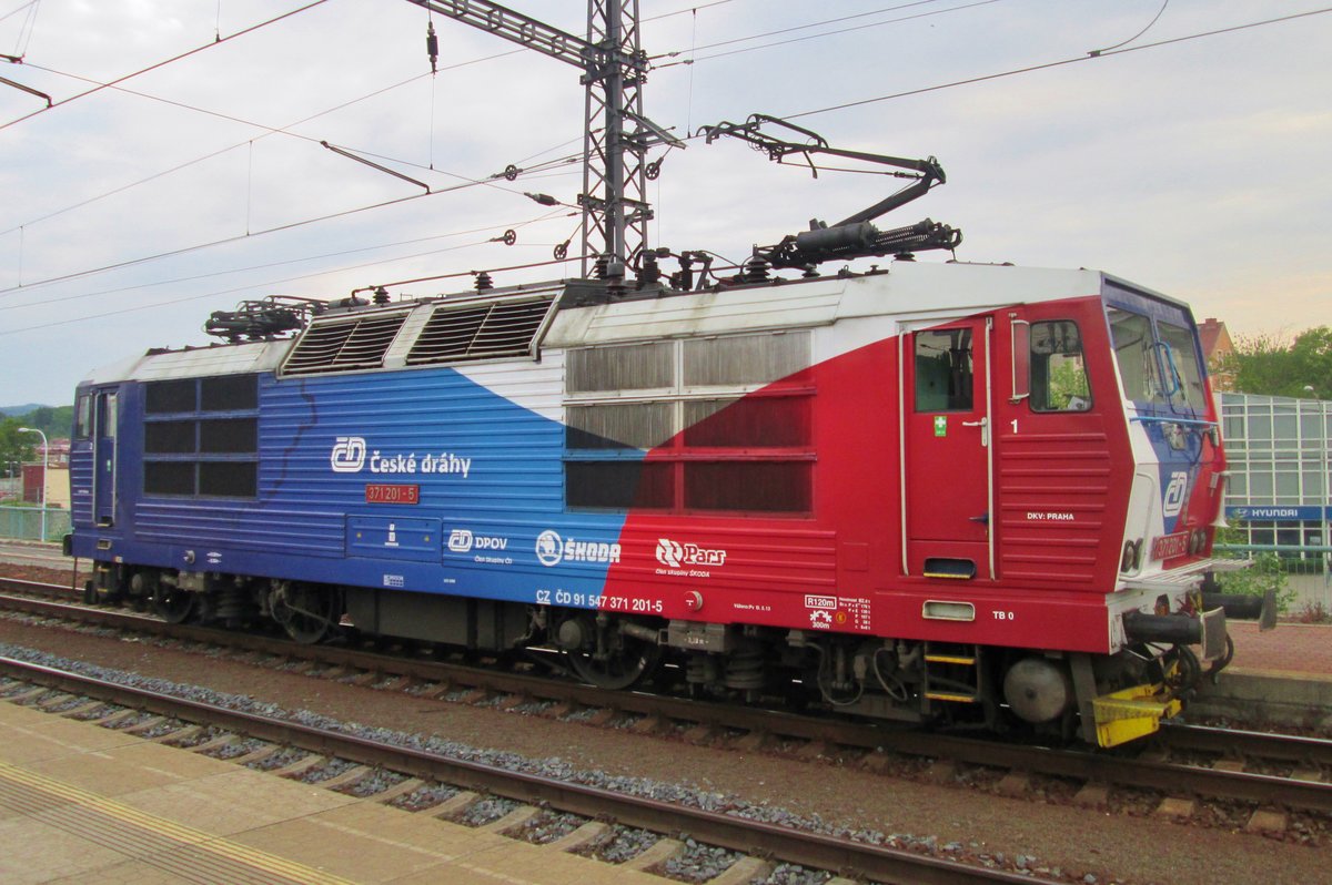 CD 371 201 wirbt für deren Vaterland in Decin hl.n. am 21 Mai 2015.