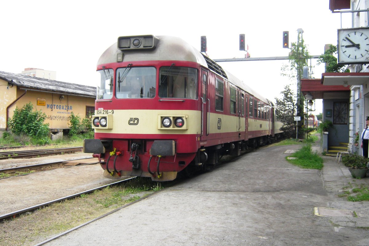 CD 854 216 steht am 14 Mai 2012 in Praha-Veleslavin.