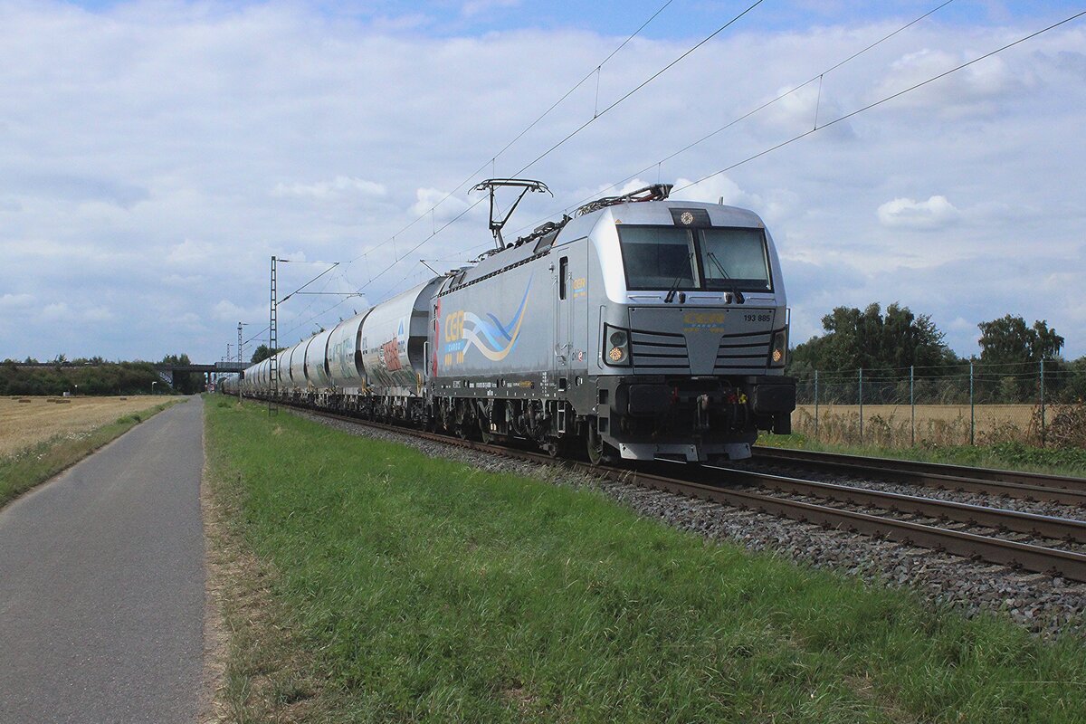 CER 193 885 zieht am 23 Juli 2025 ein Staubzug durch Kaarst Broicherheide.