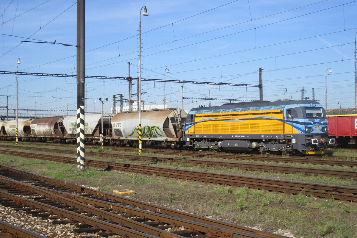 CER 753 609 steht am 18 September 2018 mit ein Getreidezug in Sturovo.