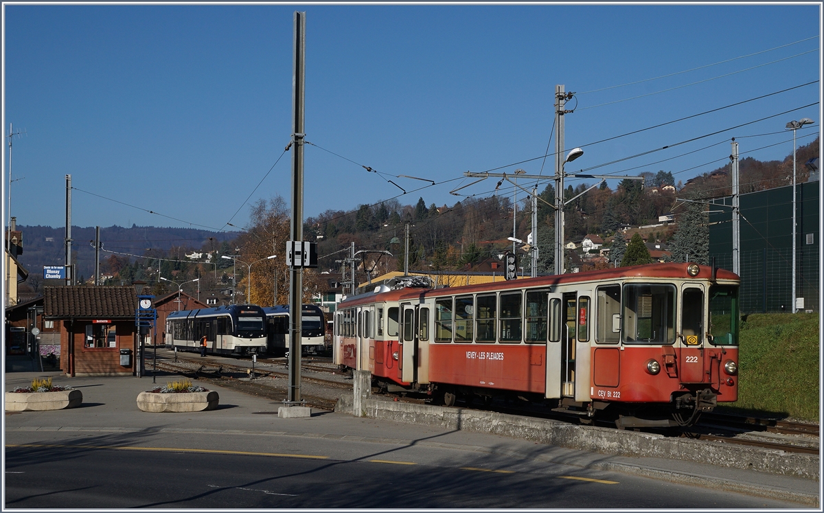 CEV Bt 222 und BDeh 2/4 74 in Blonay.
27. Nov. 2016