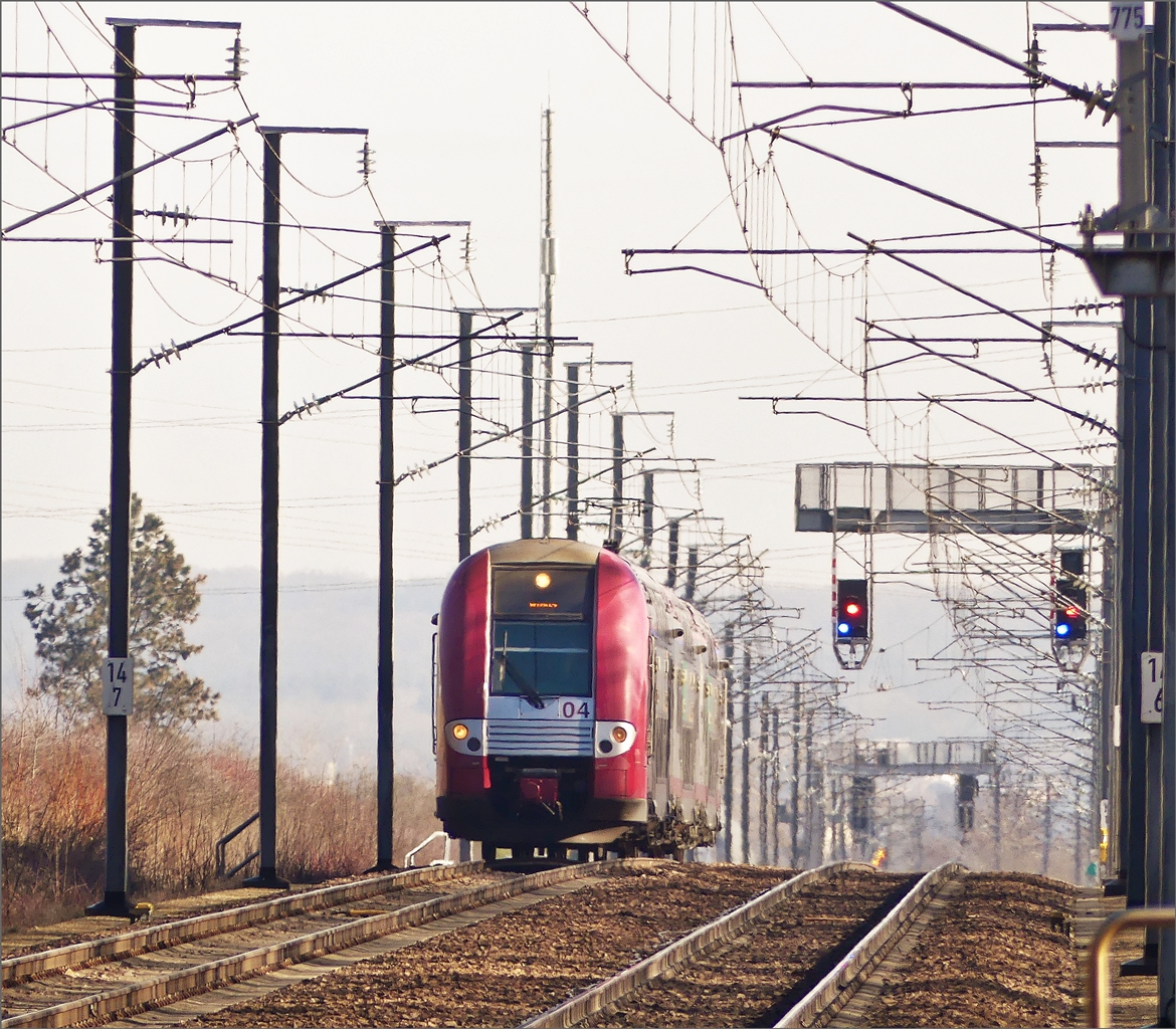 CFL Triebzug 2204, unterwegs als RB 4712, nähert sich am 14.02.2019 aus Richtung Hollerich dem Bahnhof von Leudelange, nach einem kurzen Halt bedient er die Strecke weiter bis Rodange.  (Jeanny)