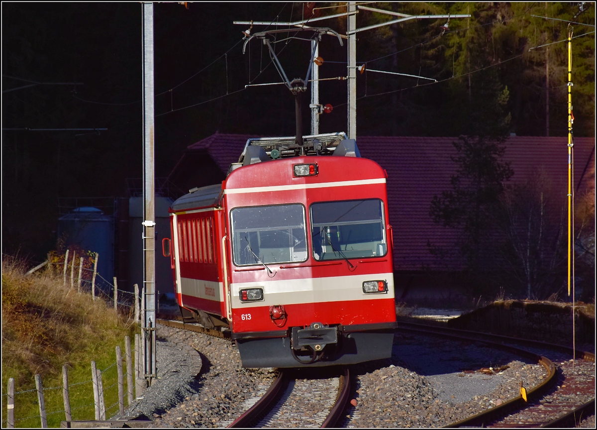 Chemins de fer de Jura (CJ). BDe 4/4 613 in La Combe. Oktober 2016. 