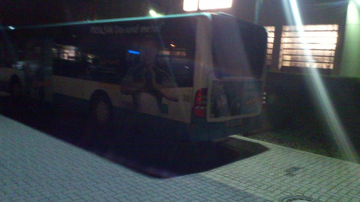 citaro Facelift 2 NB SW 540...die heckansicht zwar schwer zu erkennen aber er hat die werbung einstieg vorne!
und da verschiedene sporler auf unseren stadtbussen sind ist hier ralf barthels drauf