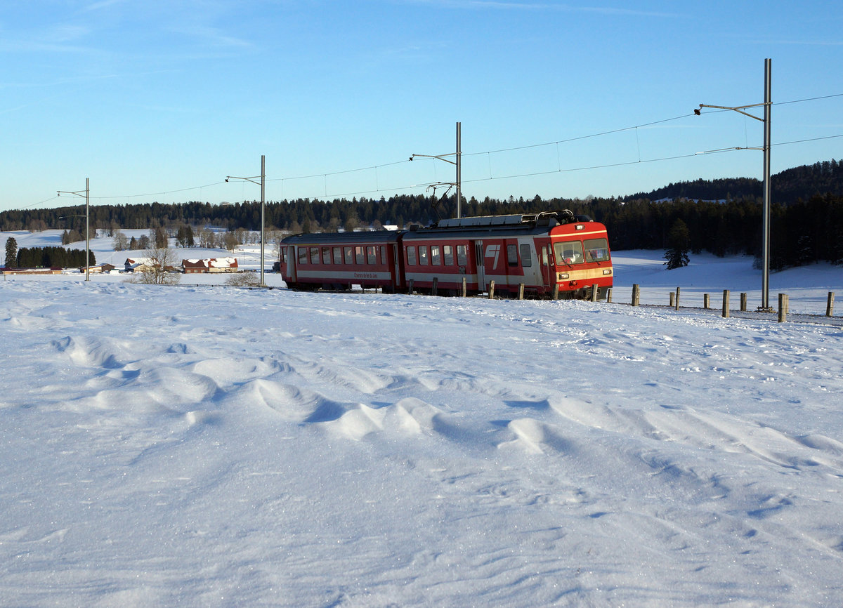 CJ: Winterimpressionen im Jura vom 22. Januar 2017.
Letzter Schnee für die BDe 4/4 II 611 - 614 aus dem Jahre 1985. Bald sind die in Saignelégier verewigten Triebzüge Geschichte.
Foto: Walter Ruetsch 