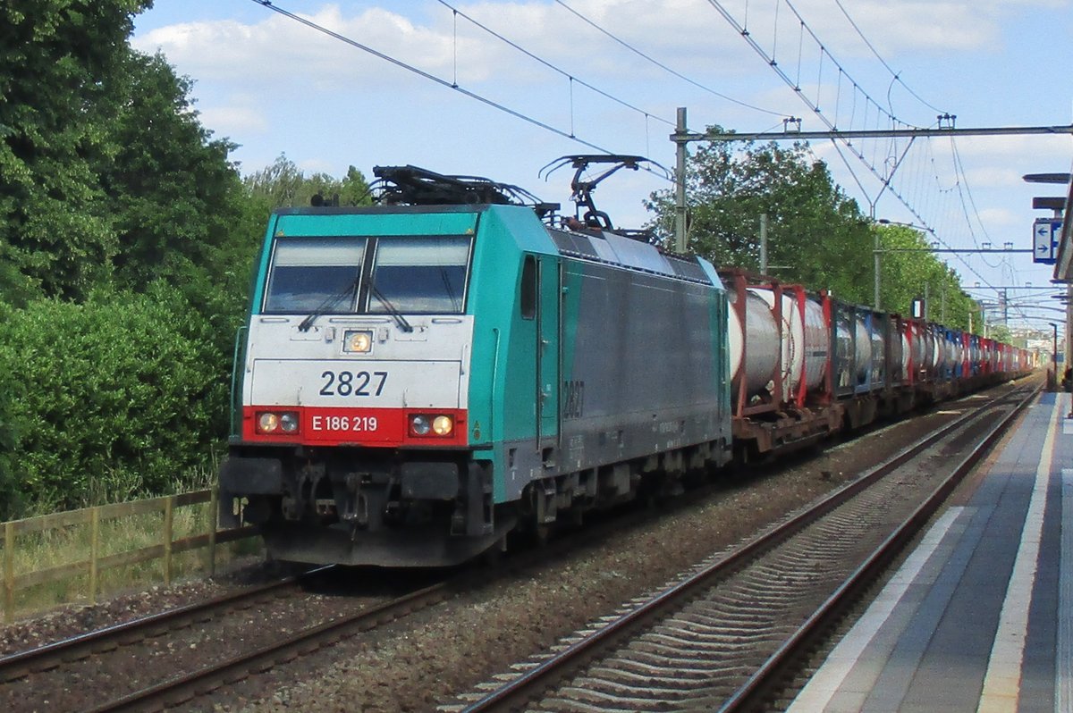 CoBRa 2827 durchfahrt Tilburg-Universiteit am 10 Juni 2017.