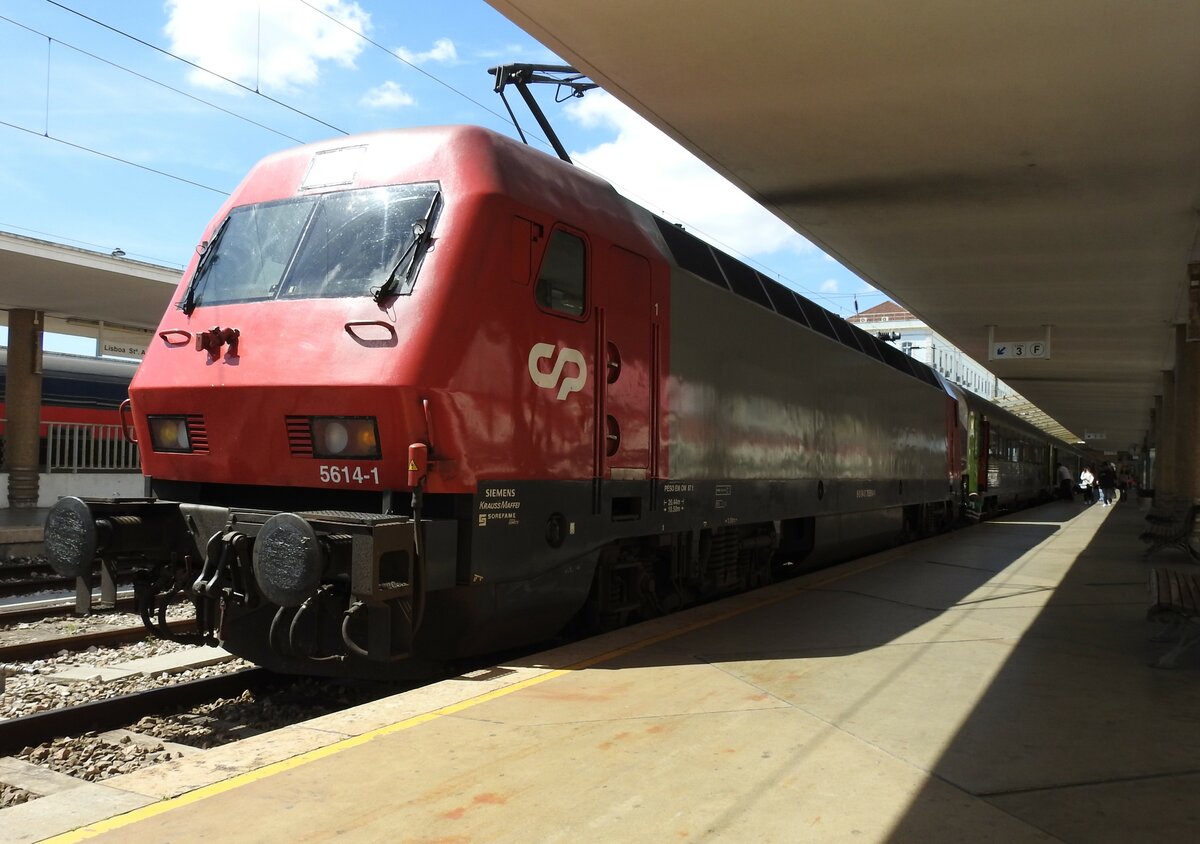 CP 5614-1 Siemens Eurosprinter im Bahnhof Santa Apolonia in Lissabon am 13.05.2018.