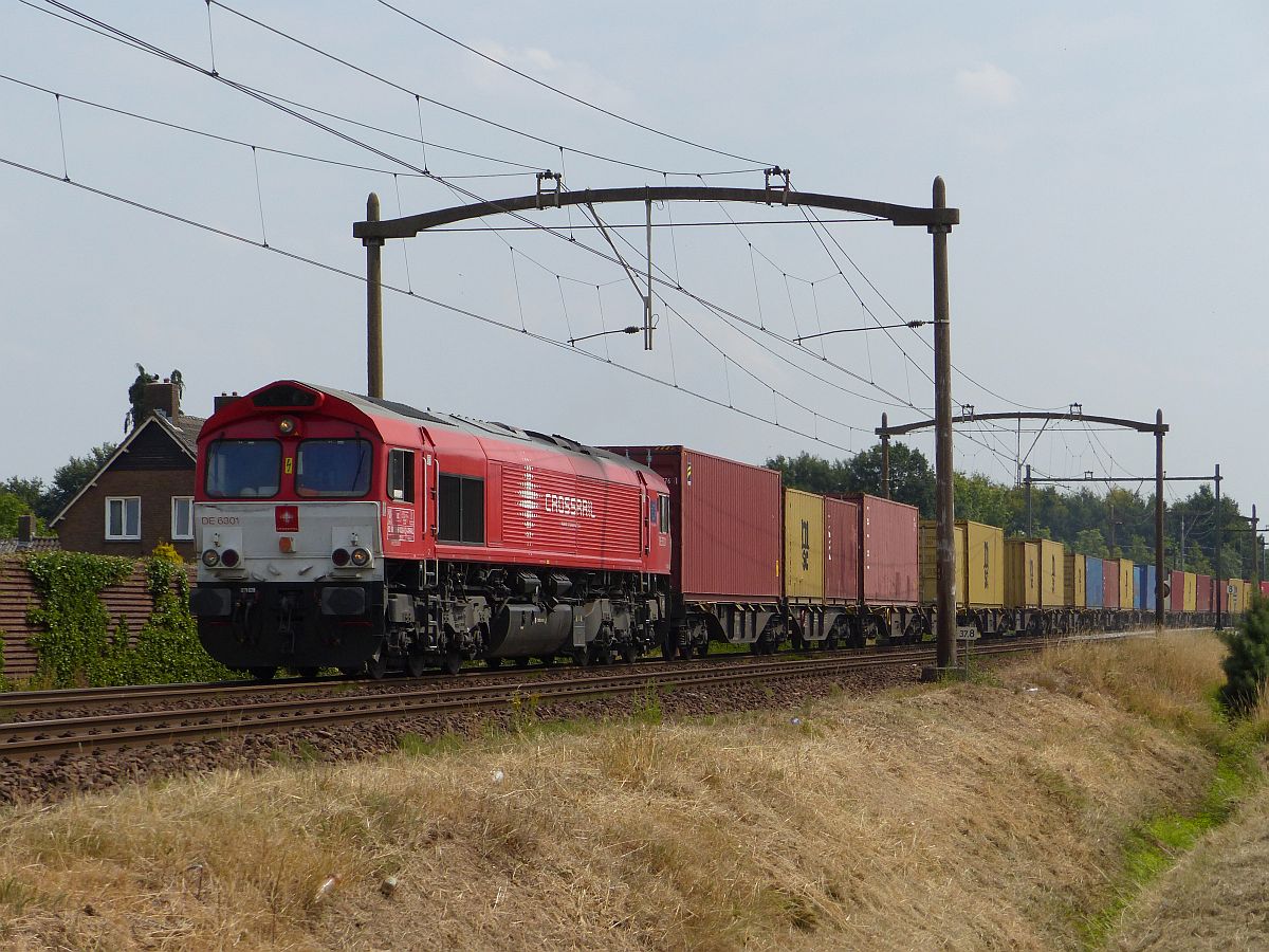 Crossrail Diesellok D6301 Kapelweg, Boxtel 19-07-2018.

Crossrail dieselloc D6301 Kapelweg, Boxtel 19-07-2018.