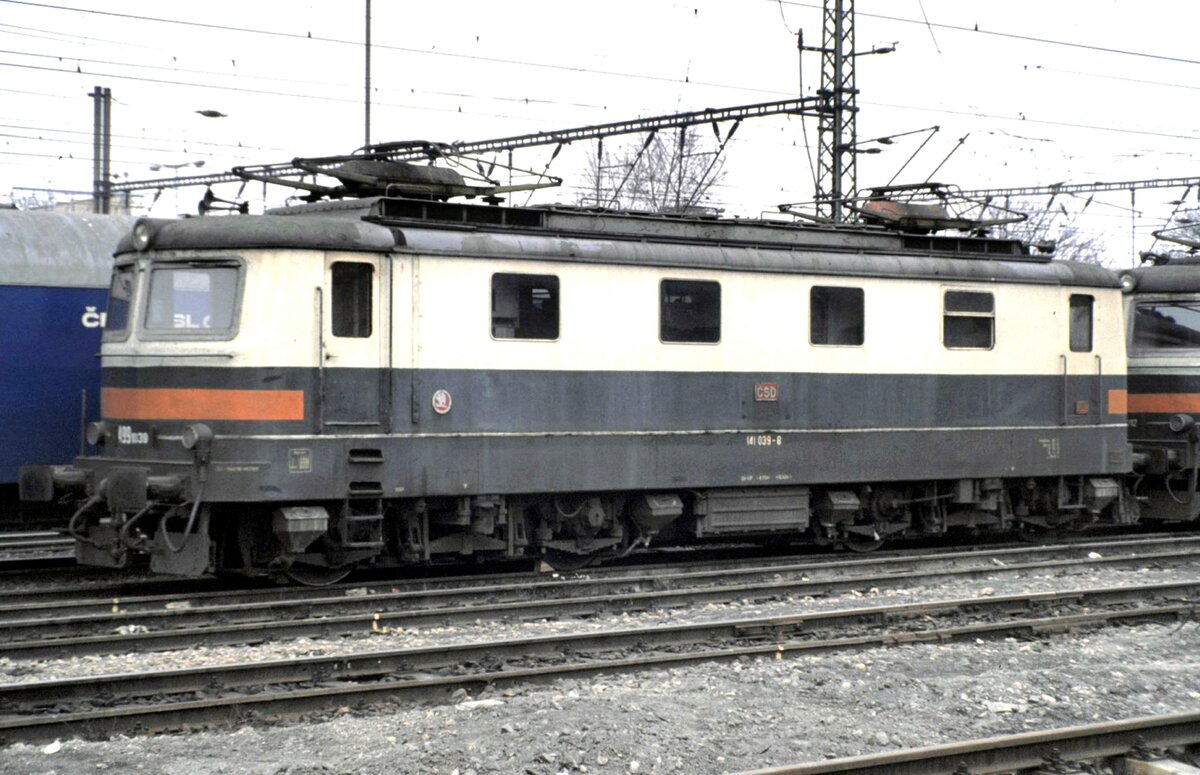 CSD 141 039-8 in Prag im März 1991.