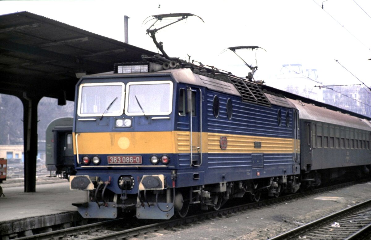 CSD 363 086-0 in Prag im März 1991.