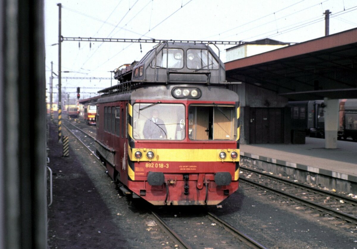 CSD Turmtriebwagen 892 018-3 in Cheb im Mrz 1981.