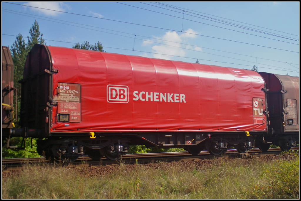 D-DB 31 80 4672 047-6 Shimms-tu 718 ist ein Wagen mit verschiebbaren Planenverdeck zum Transport von Coils der DB Schenker AG in einem Zug weiterer Shimms, der am 18.09.2014 durch die Berliner Wuhlheide fuhr