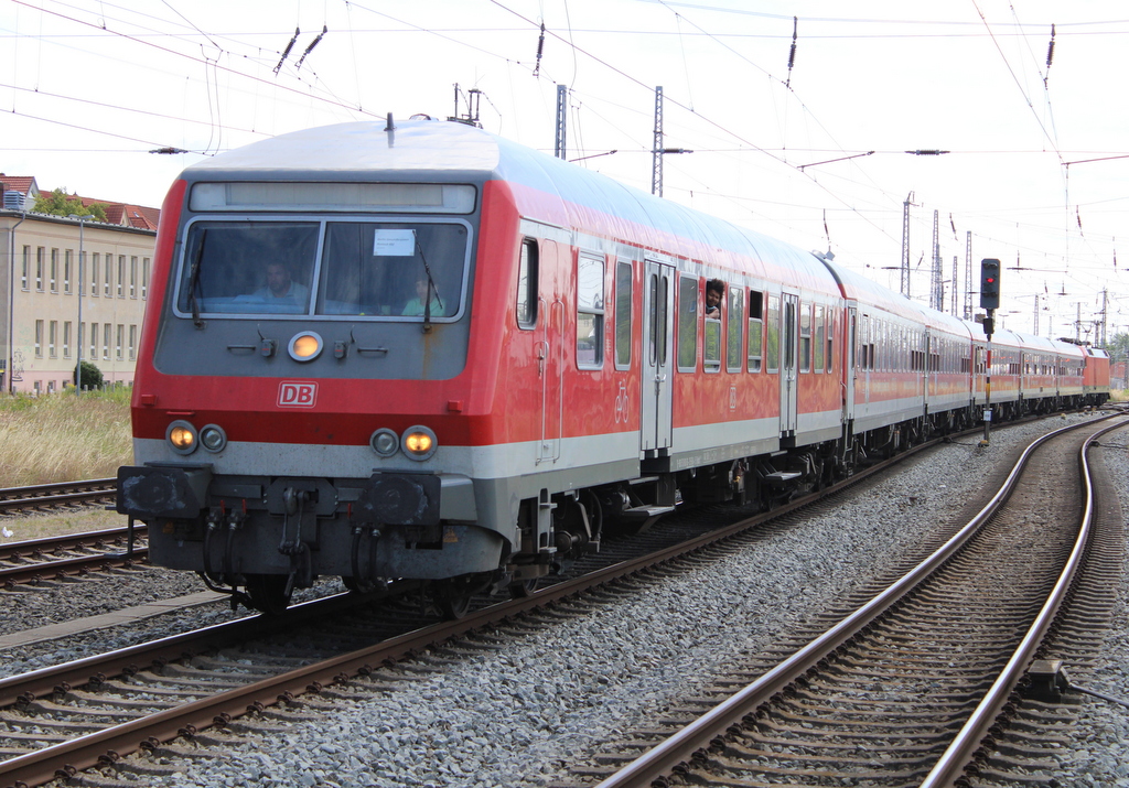 D-DB 50 80 80-35 684-5 als RE 33582 von Berlin-Gesundbrunnen nach Rostock Hbf bei der Einfahrt im Rostocker Hbf.17.07.2022