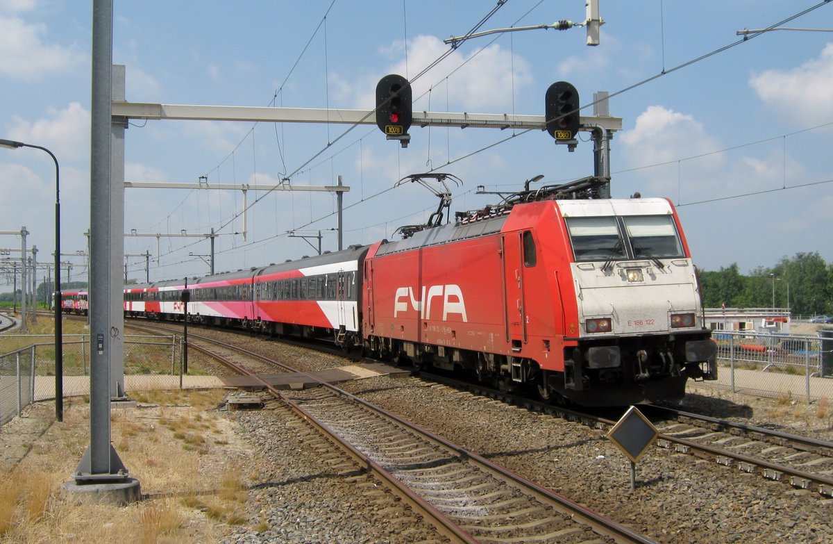 Damals: FYRA 186 122 treft am 26 Juni 2012 in Breda ein. 