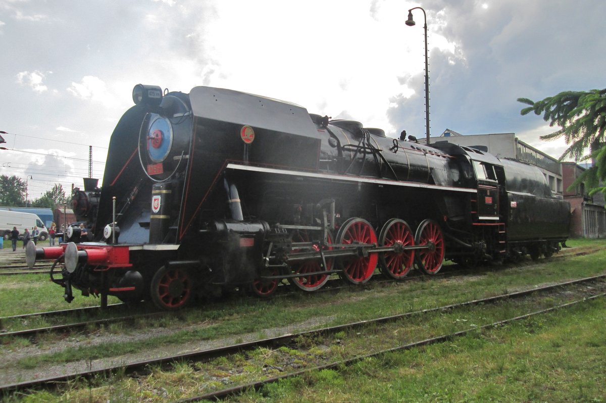 Dampfross 475 179 steht am 30 Mai 2015 ins Bw Vrutky Nakladi Stanica.