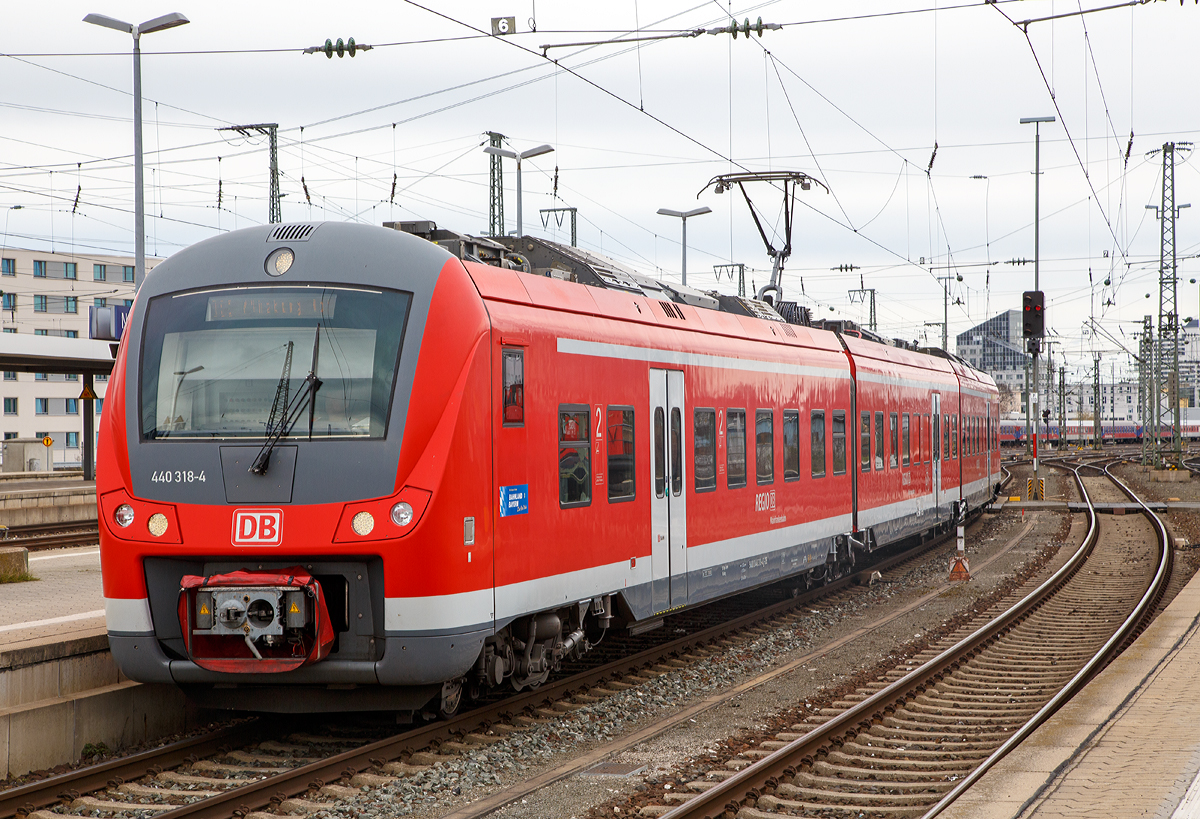 Das „Mopsgesicht“ 440 318-4, ein dreiteiliger elektrischer Triebzug vom Typ Alstom Coradia Continental der DB Regio „Mainfrankenbahn“ fhrt am 28.03.2016 in den Hbf Nrnberg ein.