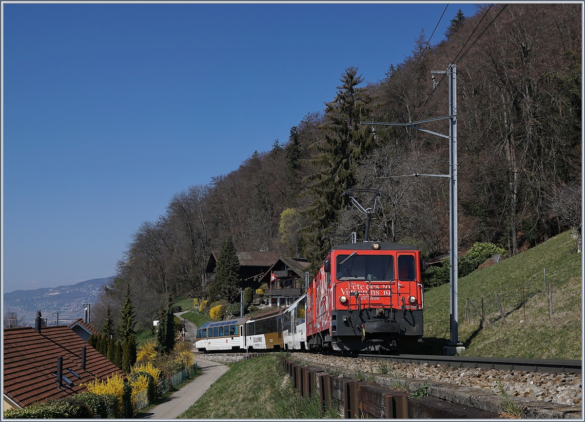 Das Fête des Vignerons 2019 ist Geschichte und auch der ÖV zeigte sich von der besten Seite, in dem er die Hautplast der zahlreiche an- und abreisenden Besucher bewältigte. Wie erwartet, bot der beachtliche Zusatzverkehr, der grösstenteils mit RABe 511 und ABeh 2/6 bewältigt wurde, wenige Bahnspezifische Fotomotive. Trotzdem hier ein kleiner Rückblick auf das Fêtes des Vignerons 2019:  Bereits im Vorfeld warb die GDe 4/4 6005 für das Fête des Vignerons, hier mit einem Regionalzug nach Zweisimmen kurz nach Chernex.

29. März 2019


