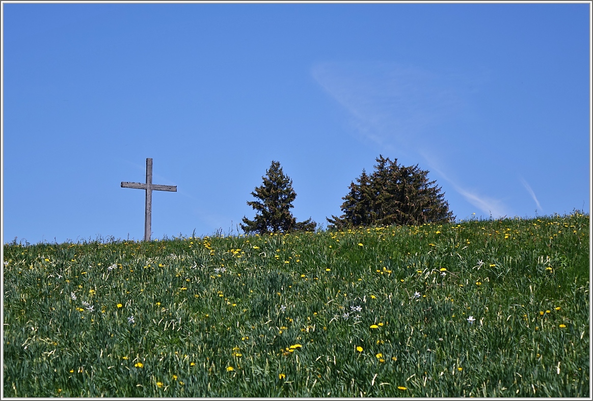 Das Kreuz auf dem Les Pleiades zeigt,man ist am Ziel angekommen.
(18.05.2015)