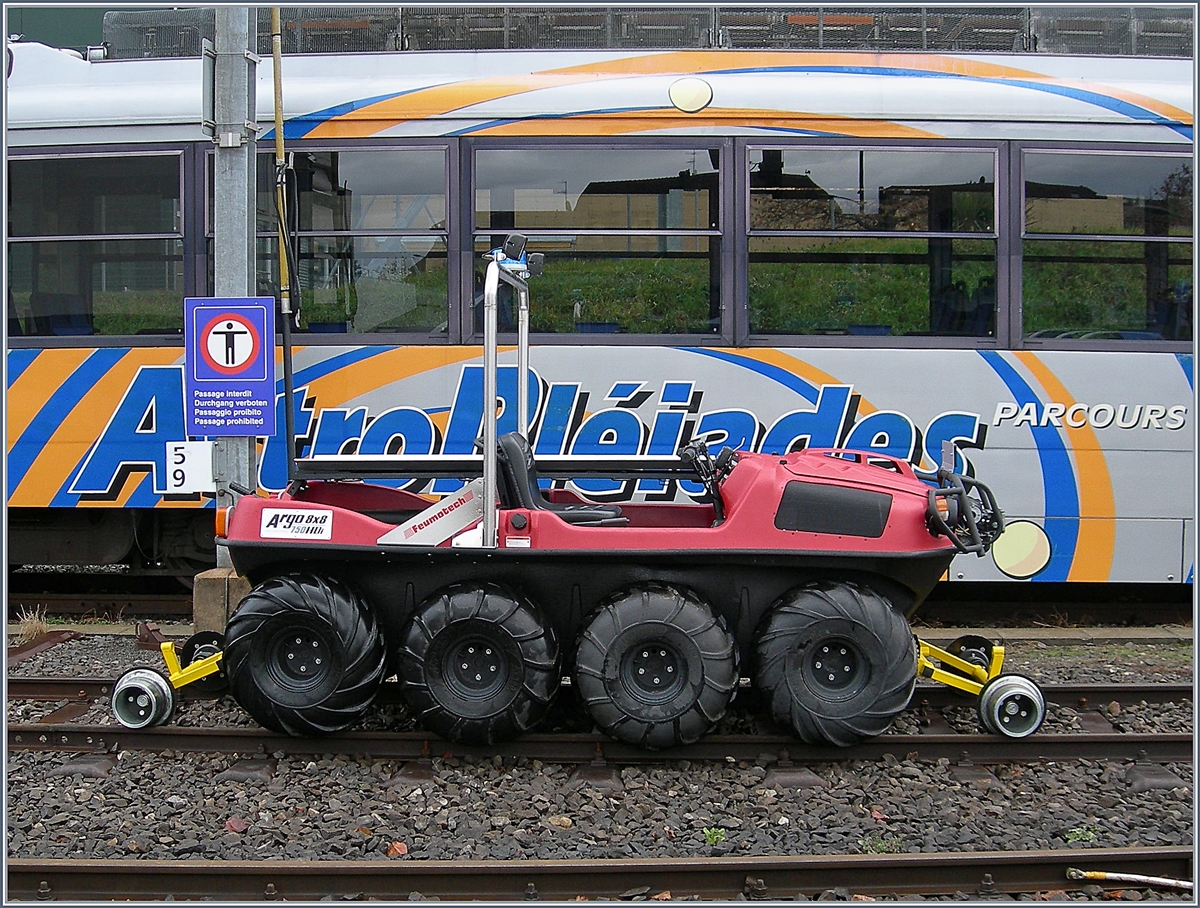 Das Neuste bei der MOB: ein Mini-Feuerwehr Auto/Zug, hier bei Probefahrten in Blonay.
3. Dez. 2018