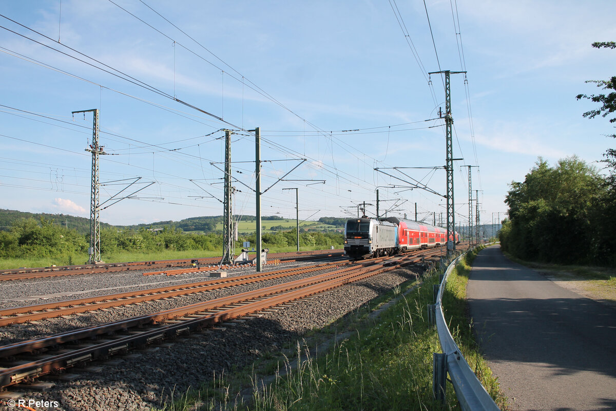 Das Sandwitch 193 802 und 193 805 ziehen mit dem RE19 4922 N�rnberg - Sonneberg bei Ebensfeld. 20.05.24