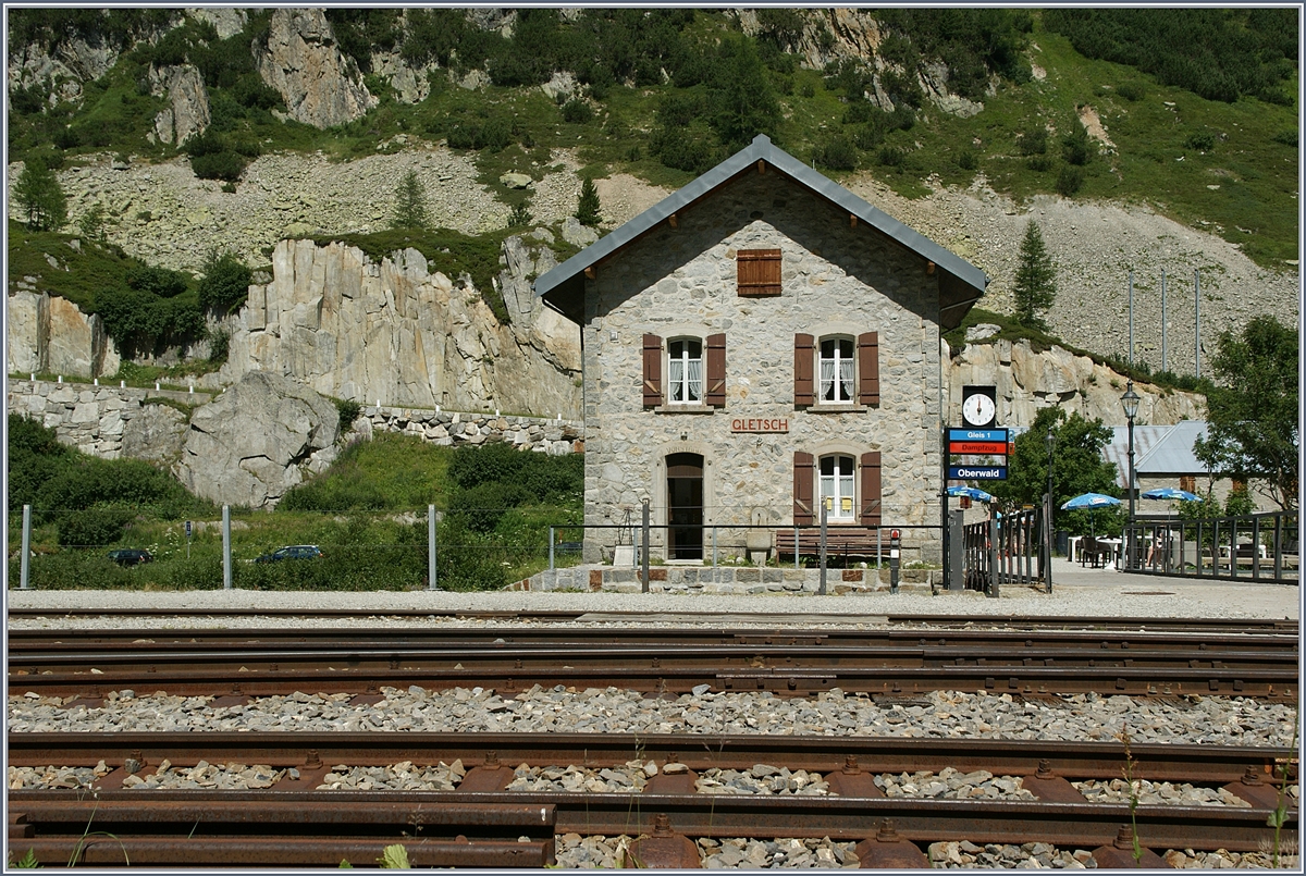Das schlichte Bahnhofsgebäude von Gletsch.
5. August 2013