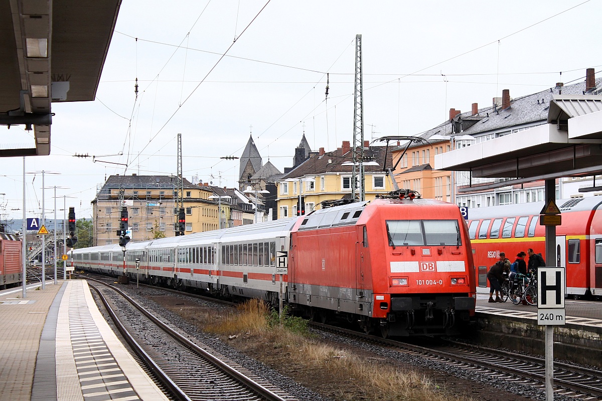 DB 101 004-0 als Schublok eines IC's nach Kiel aufgenommen im Hbf Koblenz. 16.09.2013