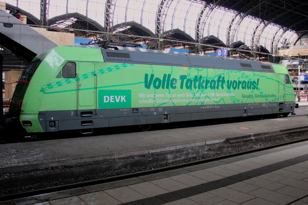 DB 101 088 steht am 18 Februar 2026 in Hamburg Hbf.