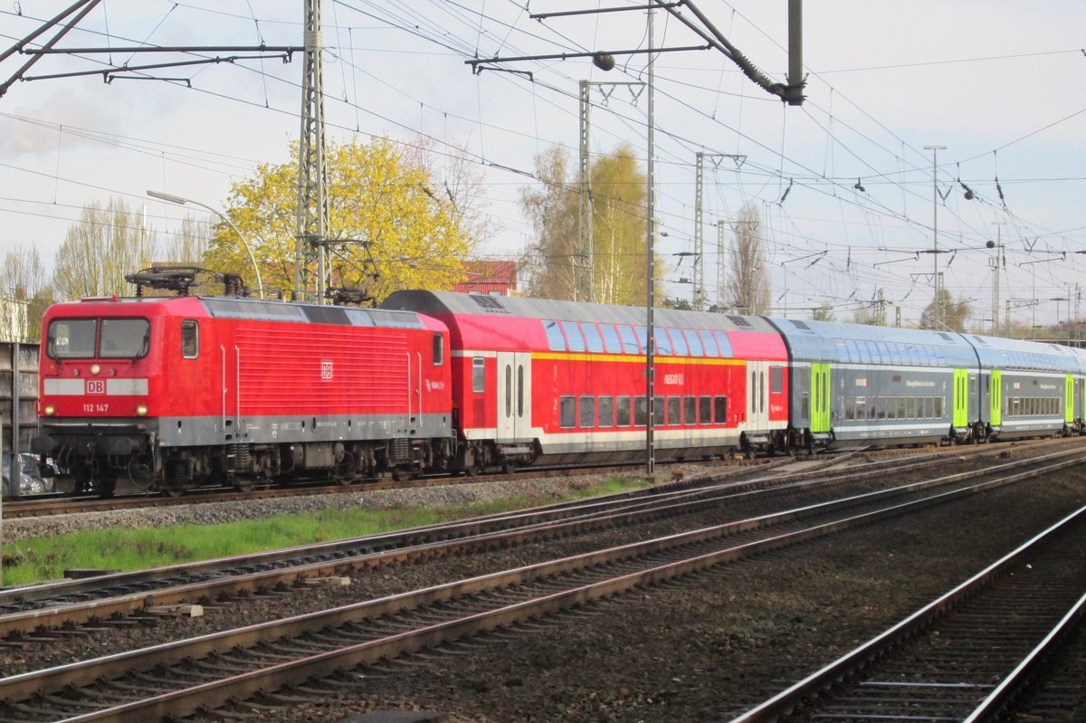 DB 112 147 treft am 28 April 2016 in Elmshorn ein.