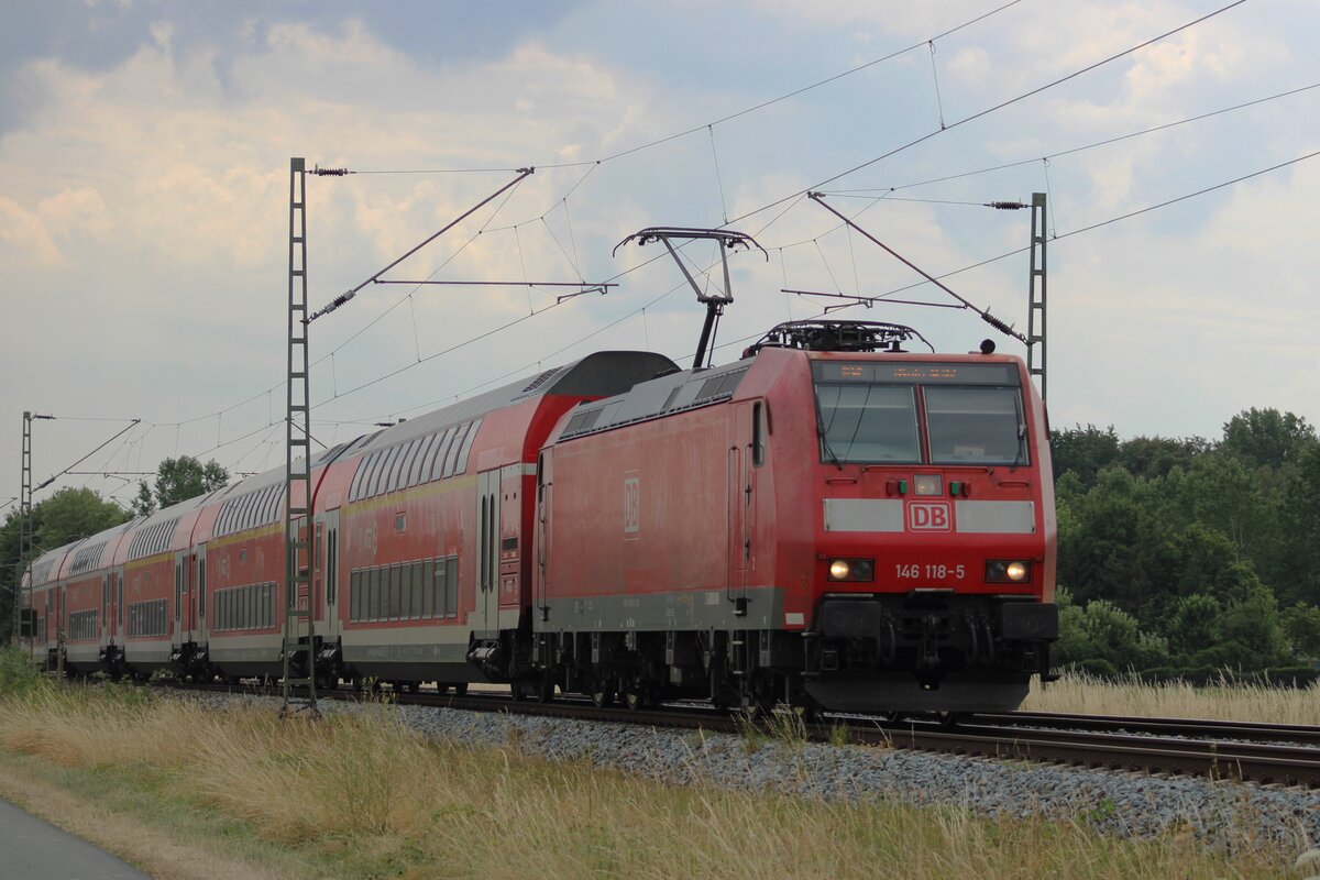 DB 146 118 passiert der Fotograf bei zwischen D�lmen und Buldern mit der RE nach M�nster (W) am 16 Juli 2026.