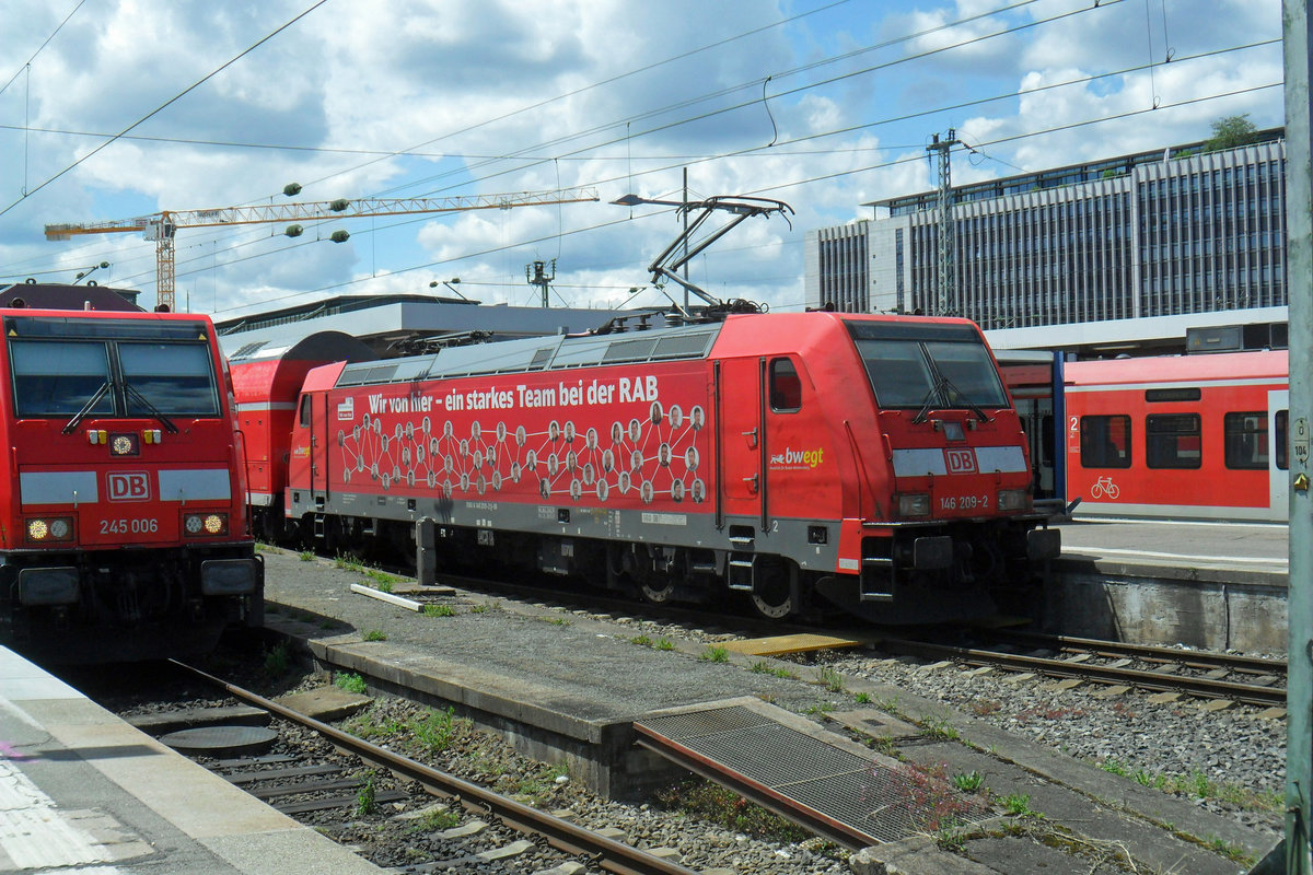 DB 146 209 steht am 31 Mai 2019 in Stuttgart Hbf.