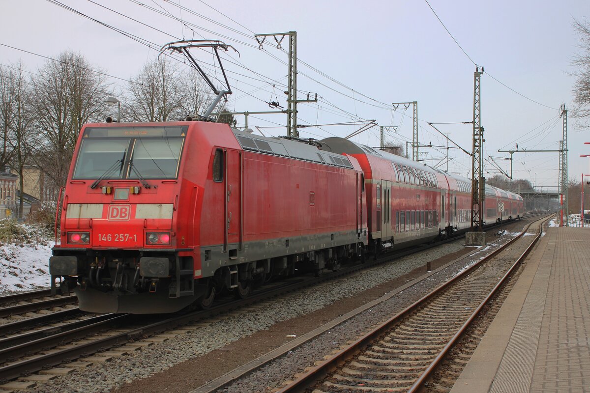 DB 146 257 schiebt ein RE nach Flensburg aus Elmshorn aus an DB-störungsvoller 15.Februar 2026.