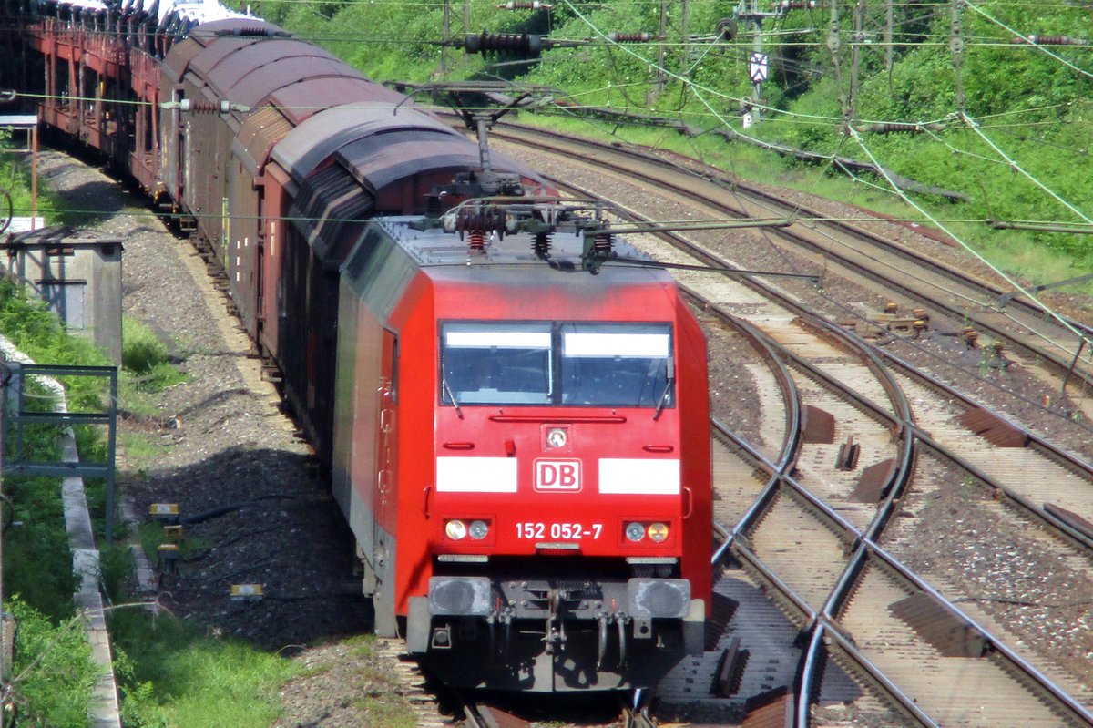 DB 152 052 passiert der Universität Duisburgs am 22 Mai 2017.