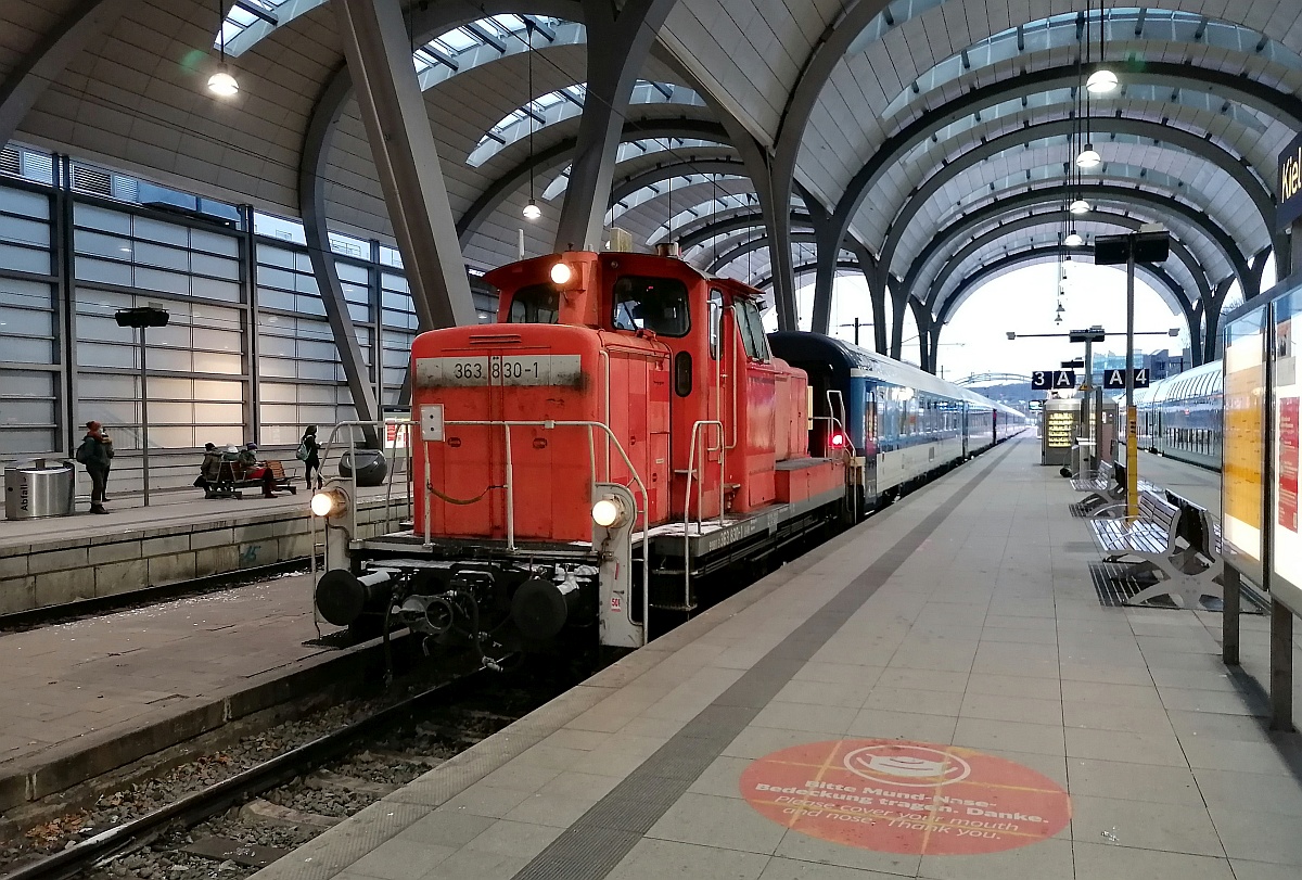 DB 363 830-1, REV/BCS X/15.08.14, REV/AM/23.07.21 hat den EC nach Prag bereit gestellt. Kiel Hbf 10.02.2021