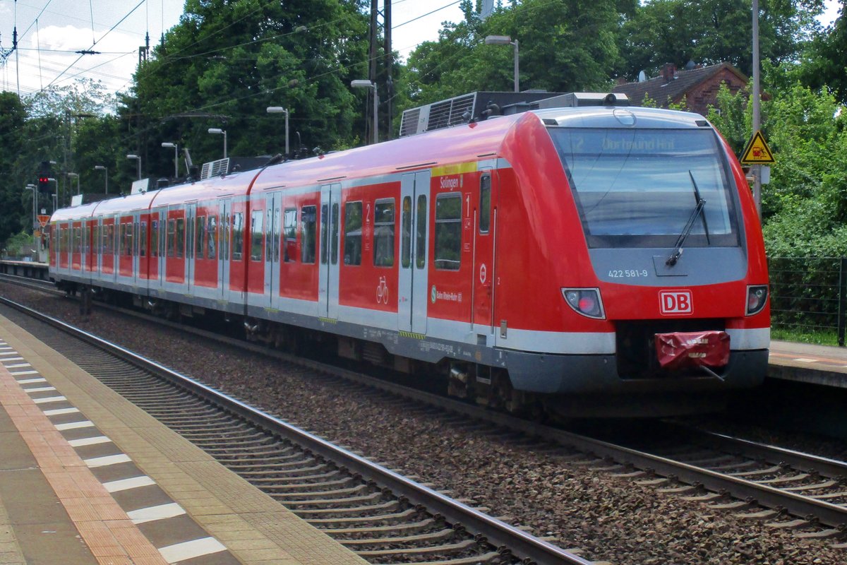 DB 622 581 verlässt am 22 Mai 2017 Recklinghausen Süd.